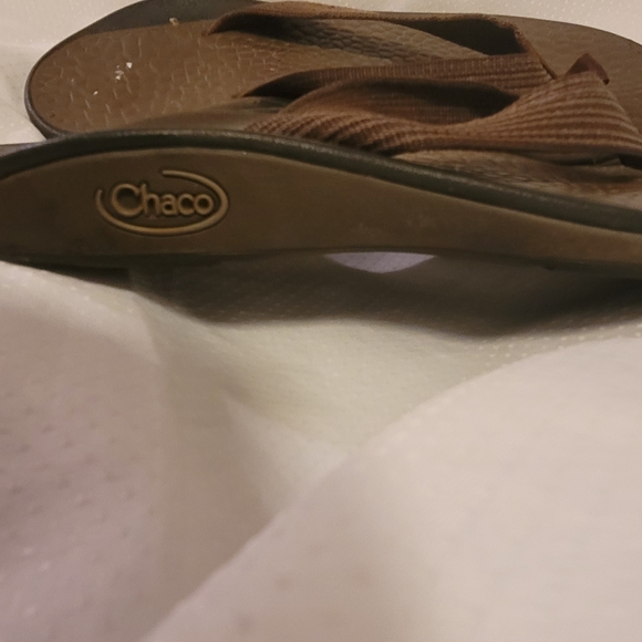 Mens size 10 Chaco flip flops - Picture 2 of 5